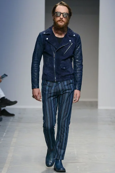 Look 19